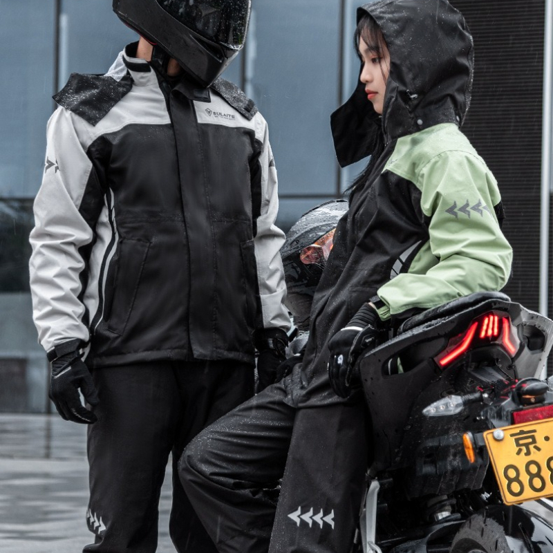 ชุดกันฝนสำหรับมอเตอร์ไซค์ Oxfo - Cycling Commute In Rain บทวิจารณ์และราคา